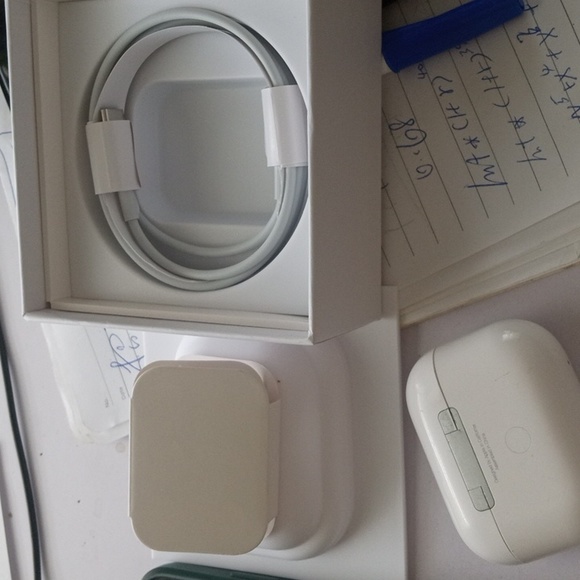 apple airpods pro 2 nd generation - Picture 3 of 10